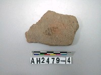 藏品(紅色夾砂刻劃紋陶片)的圖片